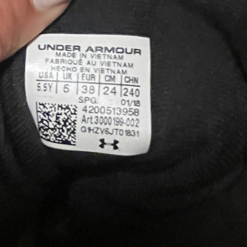 Under Armour Boy's Youth cleats 5.5 Y